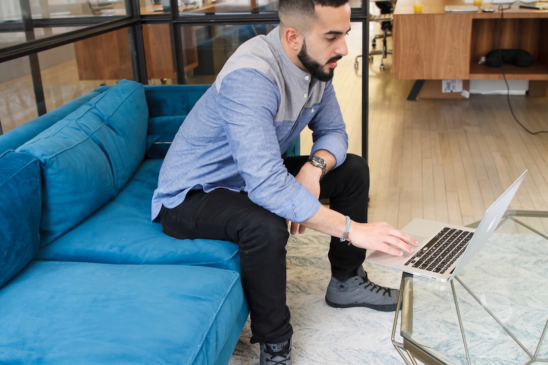 Chiến Lược Định Giá Cho Freelance Recruiter: Contingency vs Retained