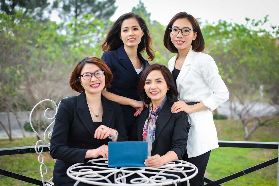 tuyển dụng sinh viên mới ra trường - quy trình và phương pháp | TalentHunter.asia