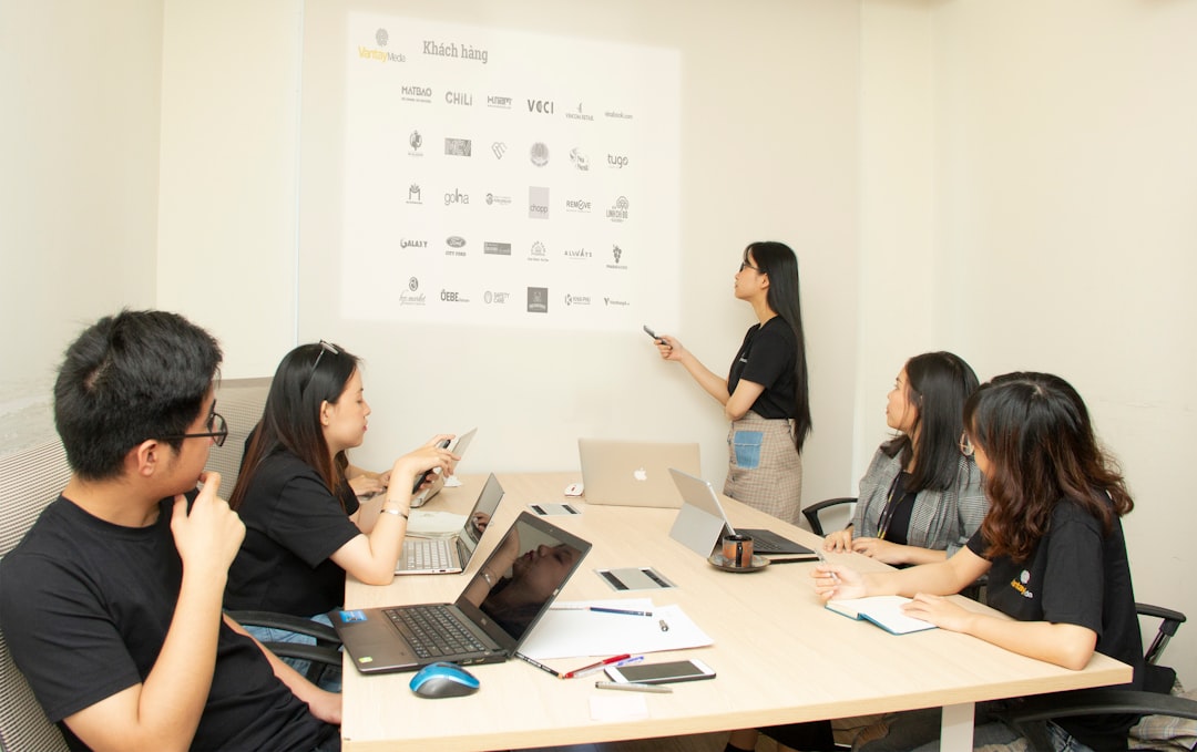 Tháng 7 Âm Lịch Có Nên Tuyển Dụng? Cơ Hội Vàng Cho Headhunter