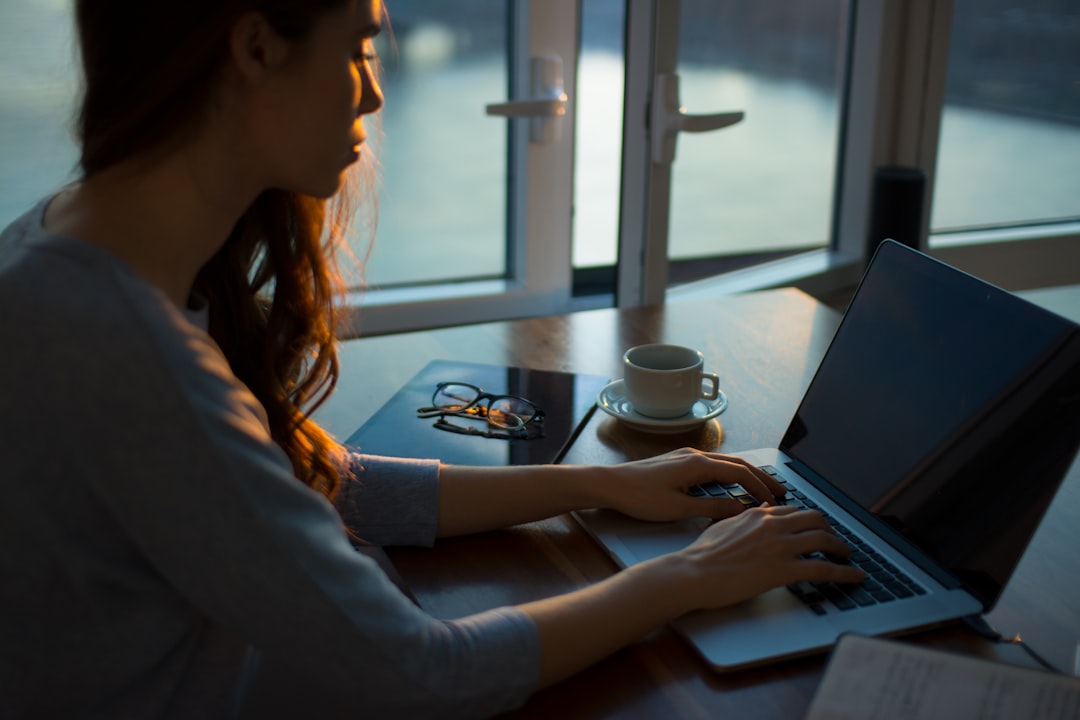 Những điều khoản cần có trong hợp đồng freelance recruiter